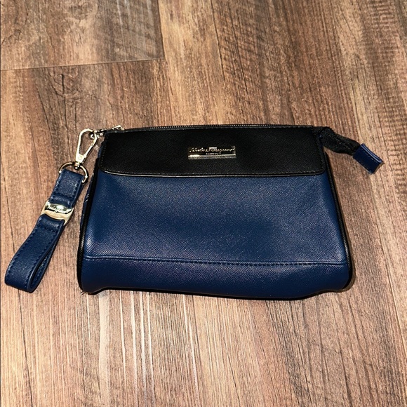 Salvatore Ferragamo for Eva Air Faux Saffiano faux Leather parfums bag - Picture 1 of 4